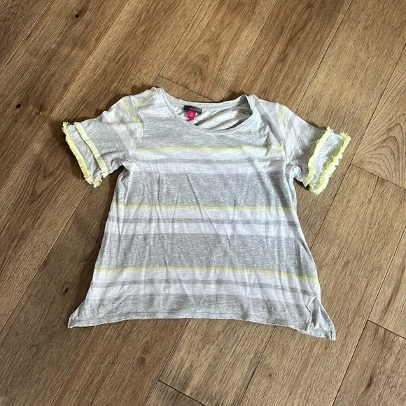 VINCE CAMUTO | gray and white tee, size XS - Picture 1 of 4